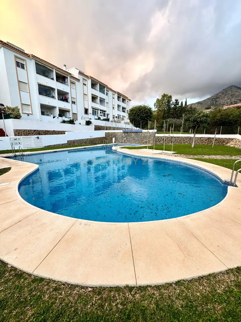 Swimming pool of Flat for sale in Benalmádena  with Air Conditioner, Storage room and Oven