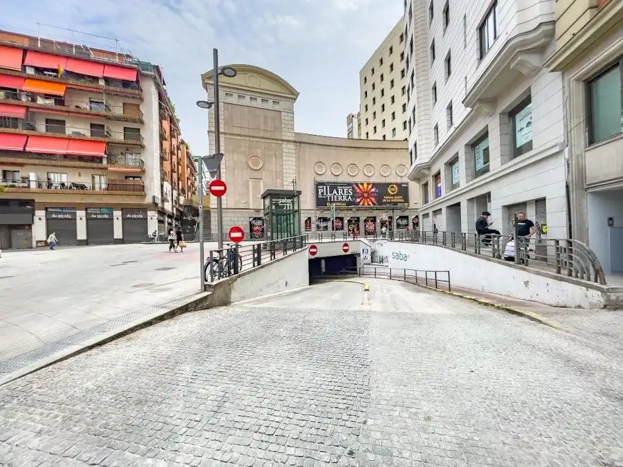 Garatge de lloguer a Calle Calle Gran Vía, 68, Universidad - Malasaña