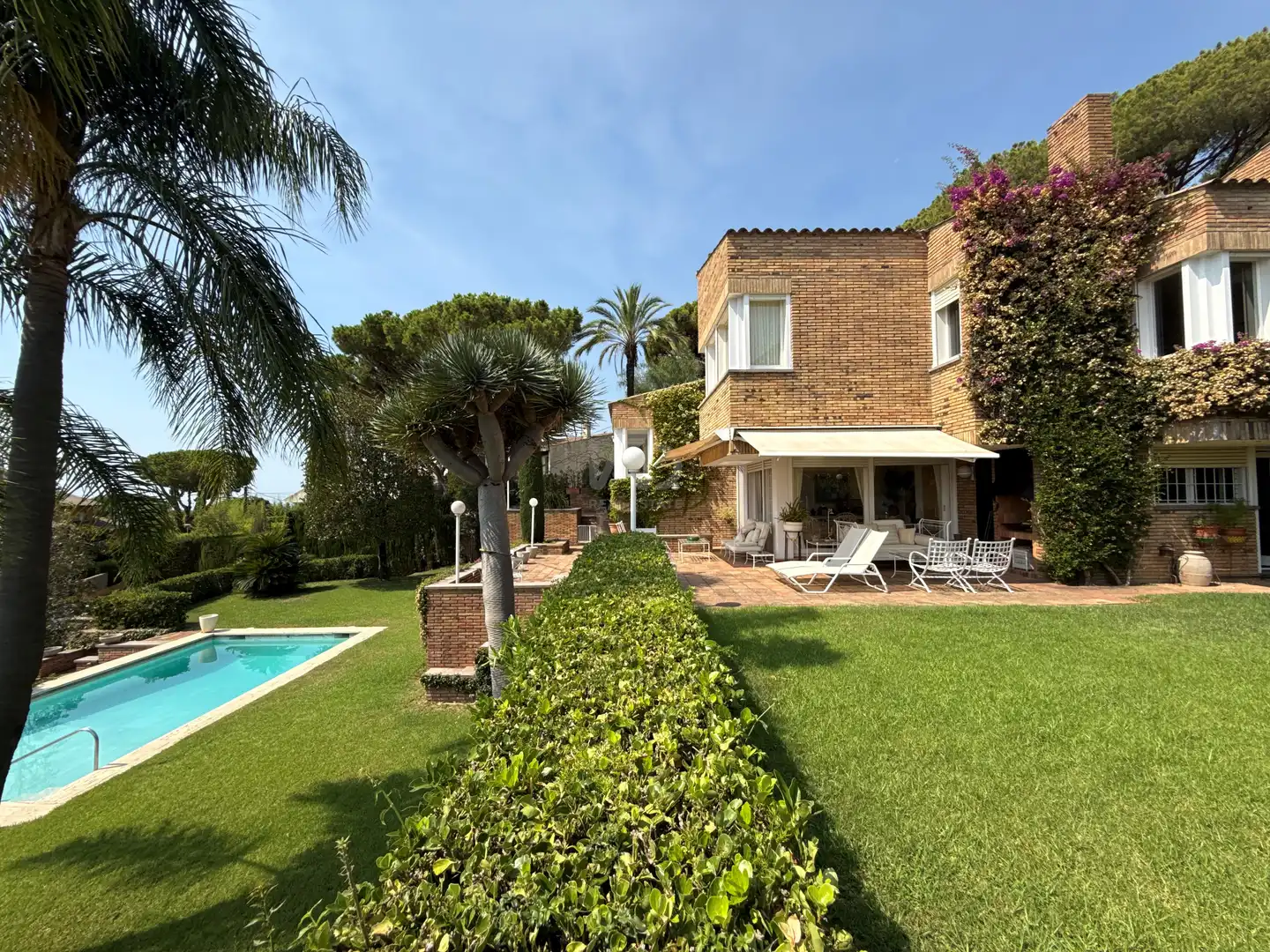 Garden of Houses for sale in Cabrils  with Air Conditioner, Heating and Terrace