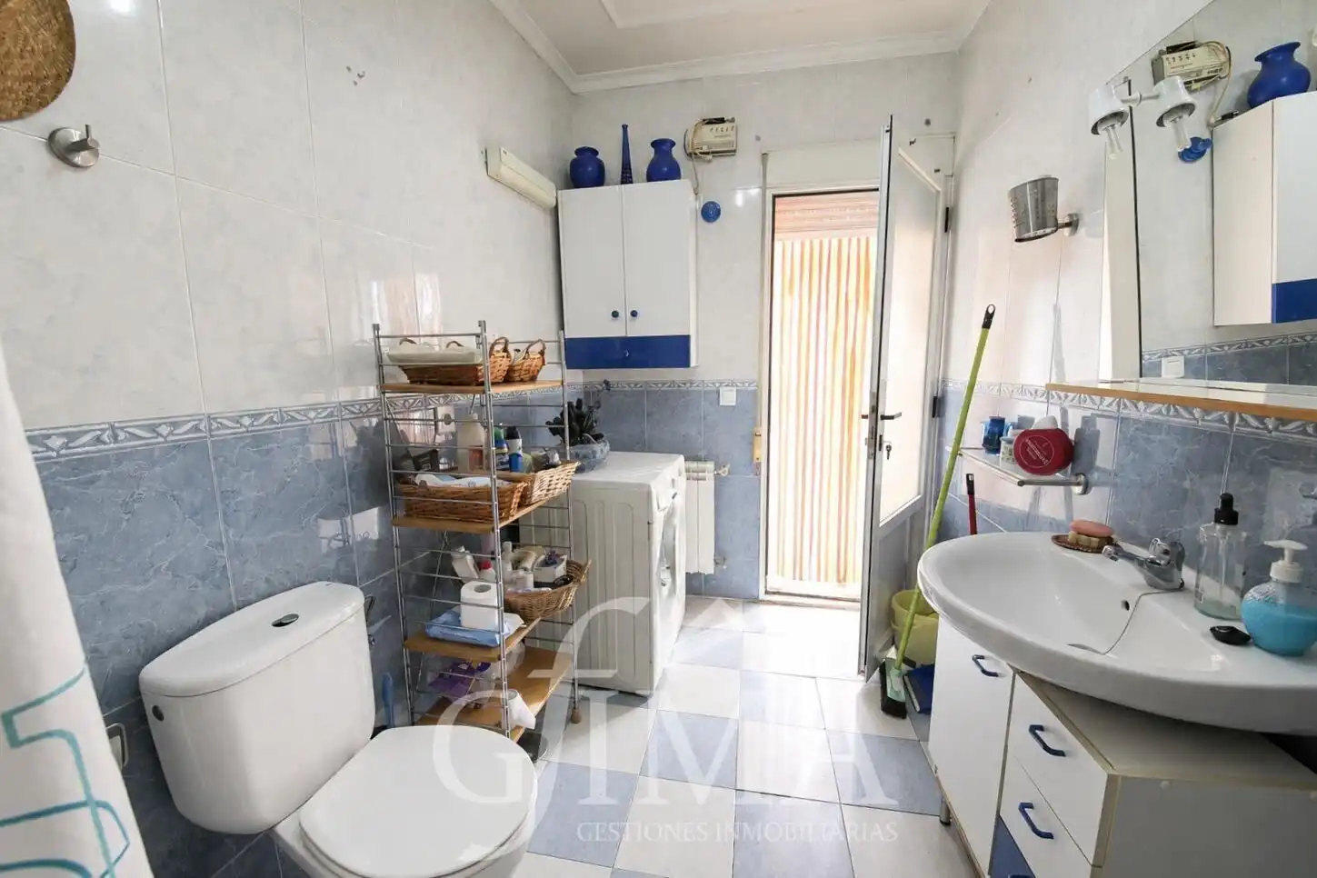 Bany de Casa o xalet en venda en Tomelloso amb Calefacció, Terrassa i Traster