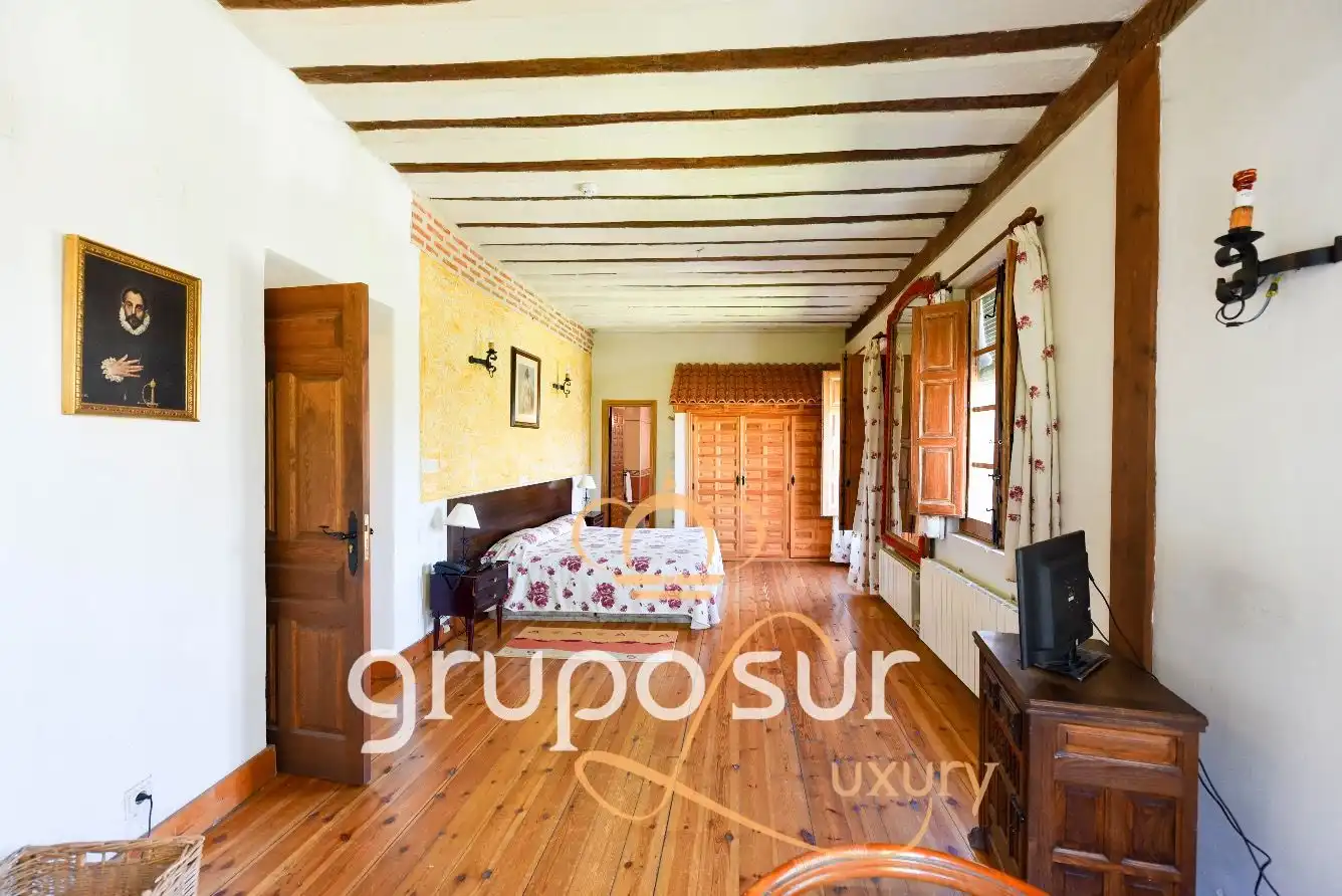 Country homes for sale in Olmedo  with Heating, Private garden and Parquet flooring