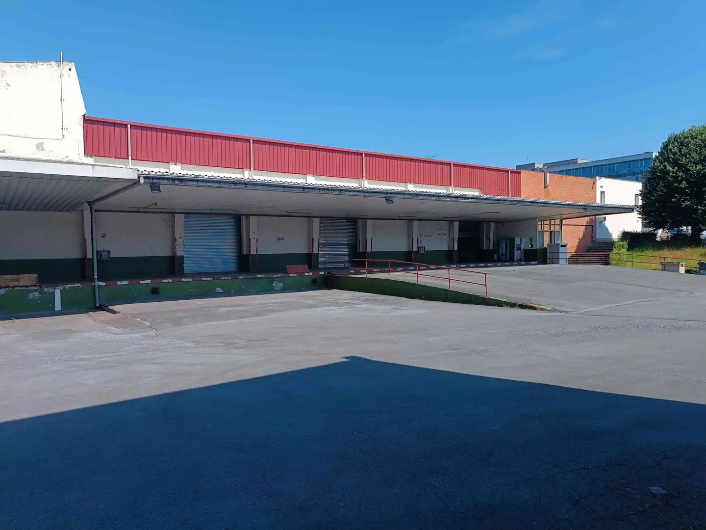 Vista exterior de Nave industrial en venta en Derio
