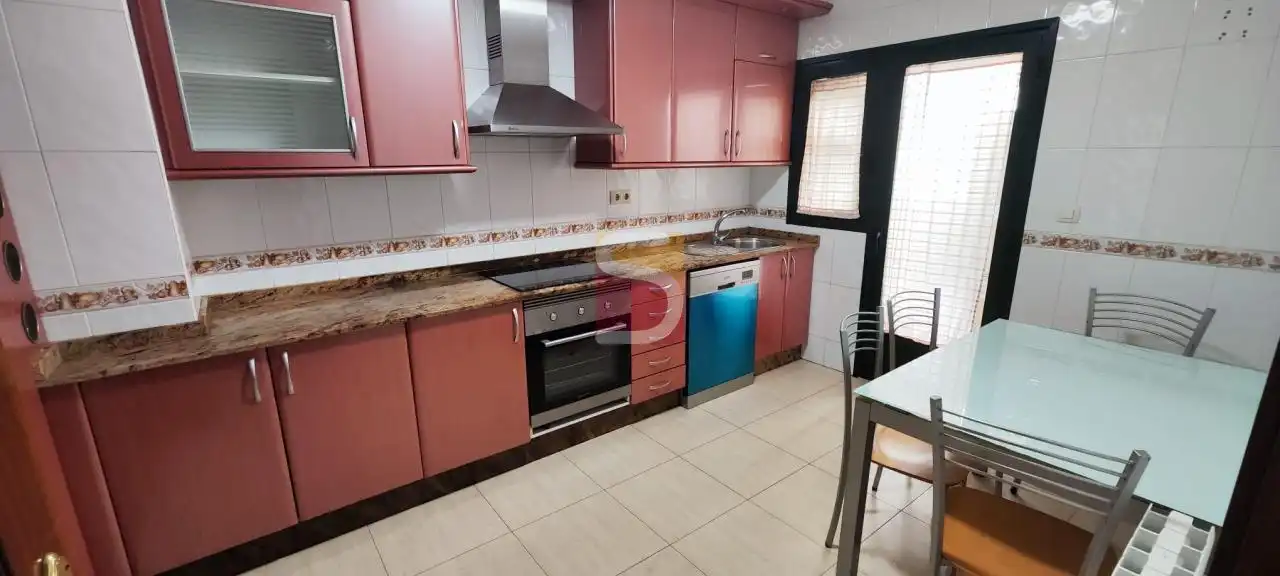 Küche von Wohnung zur Miete in Gondomar mit Heizung, Abstellraum und Möbliert