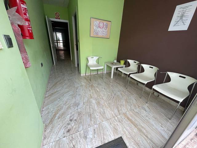 Local comercial en Venta en Calle Floridablanca en Barrio de Peral - San Félix