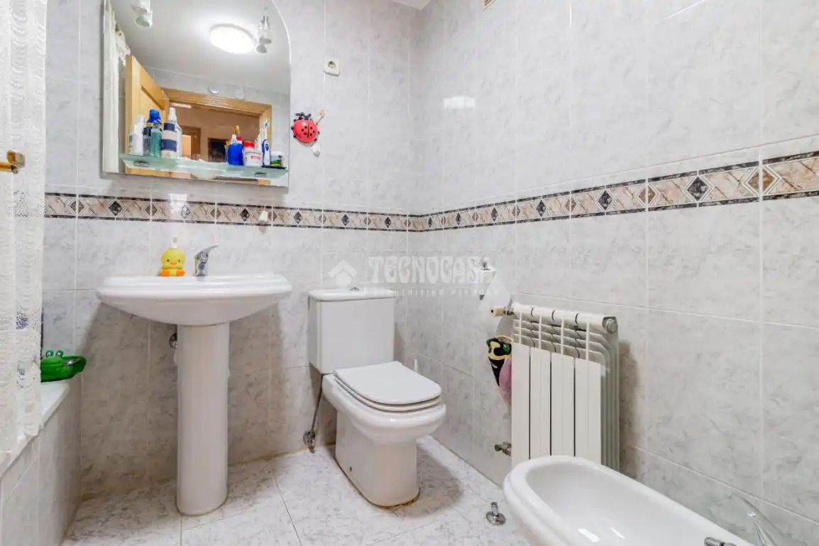 Baño de Piso en venta en Madrid con Trastero y Amueblado