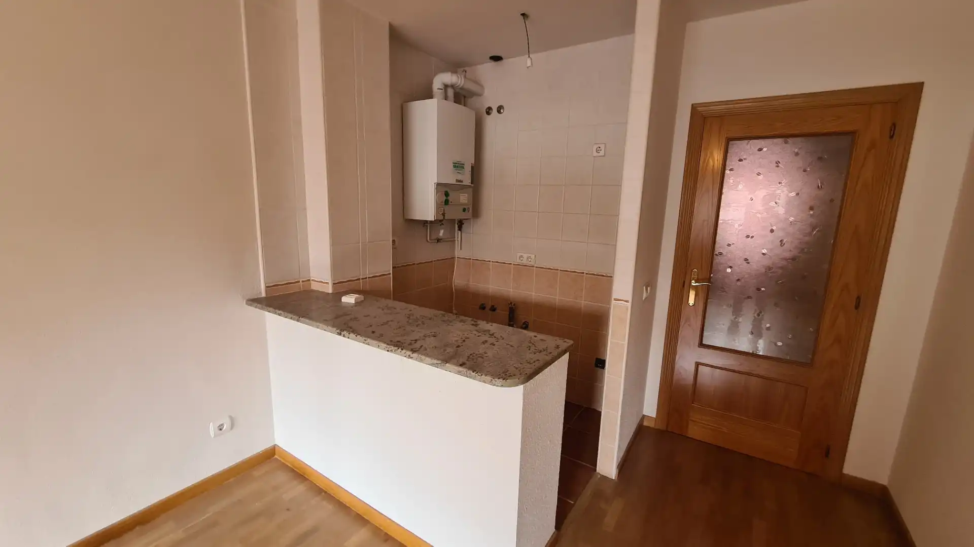 Kitchen of Apartments for sale in Zamora Capital   with Heating, Parquet flooring and Storage room