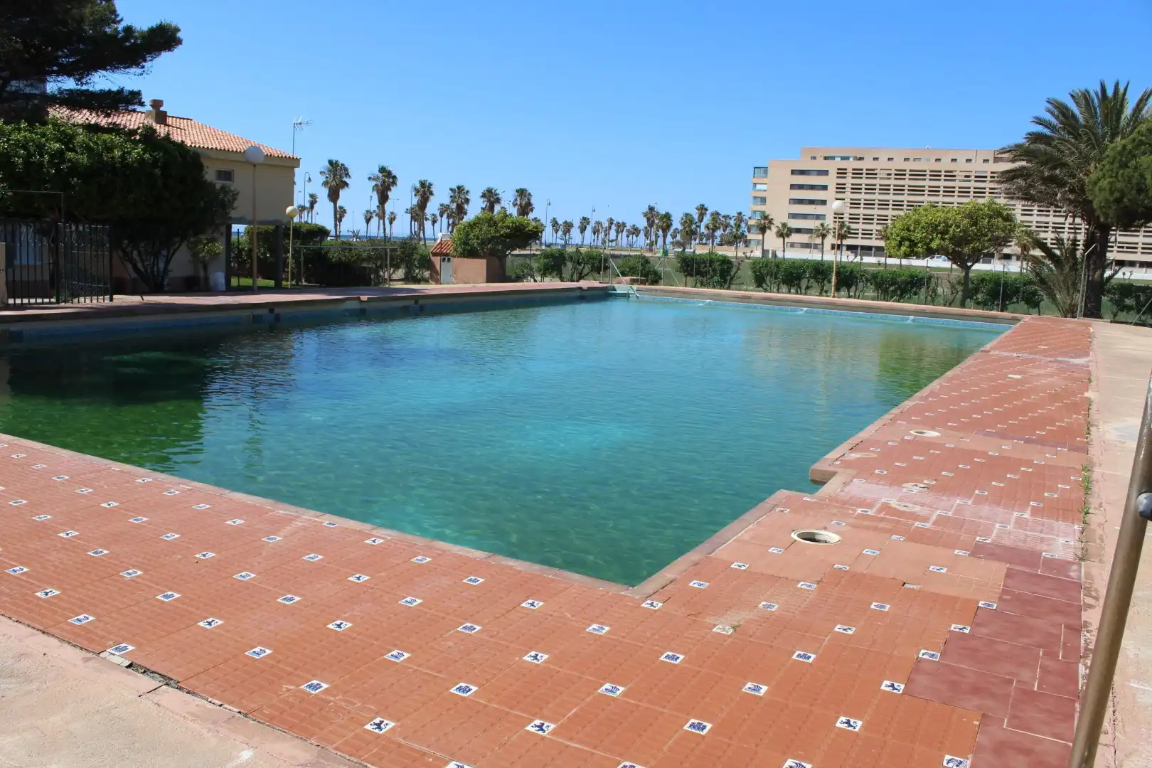 Piscina de Apartamento en venta en Roquetas de Mar con Jardín privado, Trastero y Amueblado