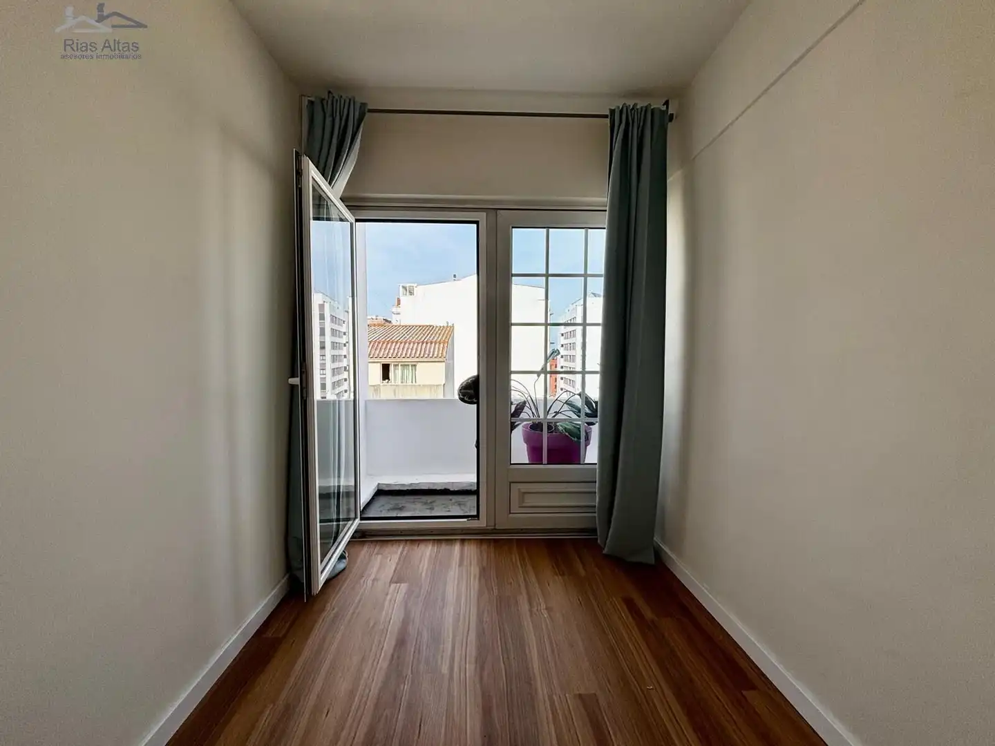 Terraza de Piso en venta en A Coruña Capital  con Calefacción y Balcón