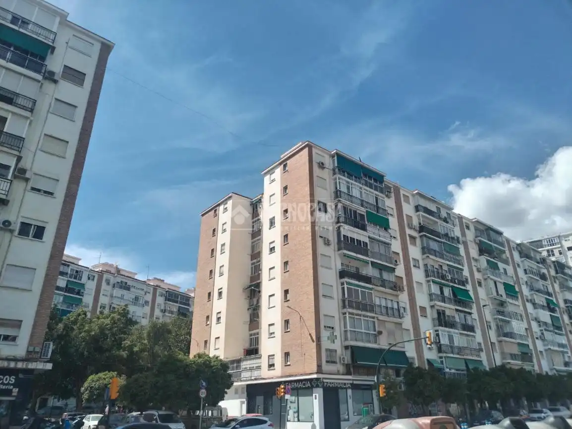 Piso en venta en Martiricos - La Roca - La Rosaleda, Martiricos - La Roca, Málaga Capital