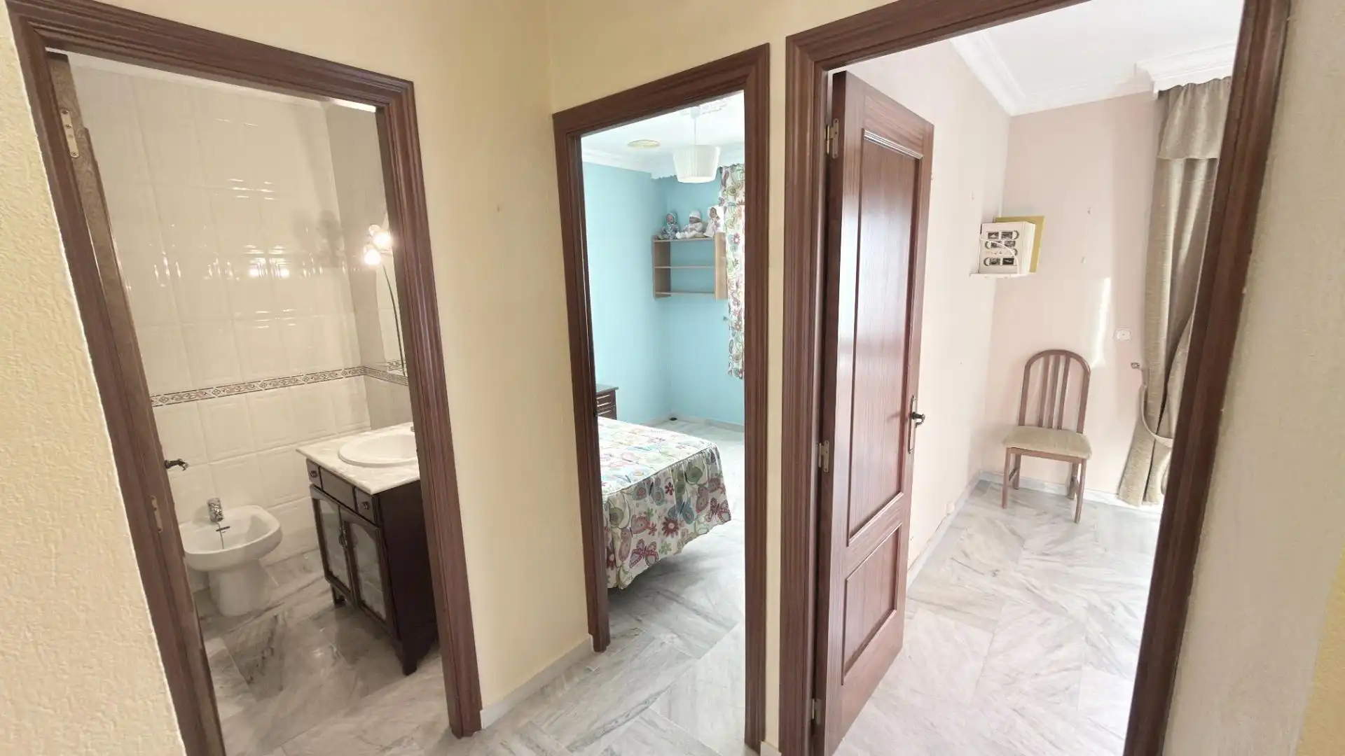 Habitación de Casa adosada en venta en Moguer con Terraza