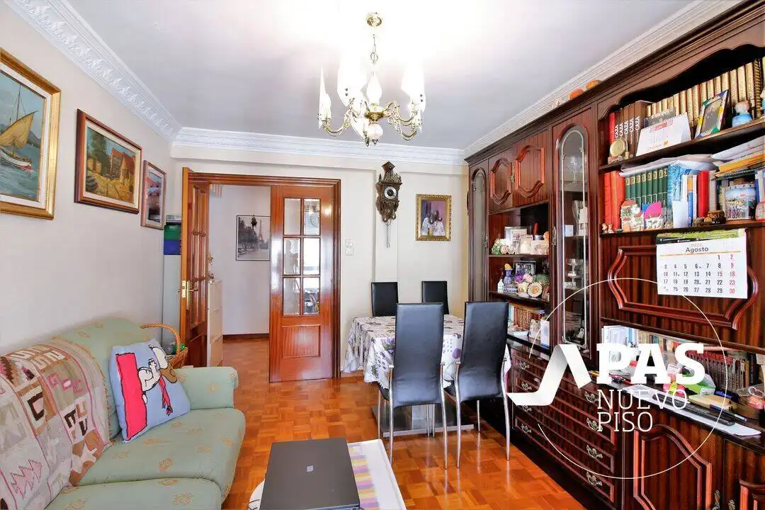 Sala d'estar de Pis en venda en Santander amb Calefacció
