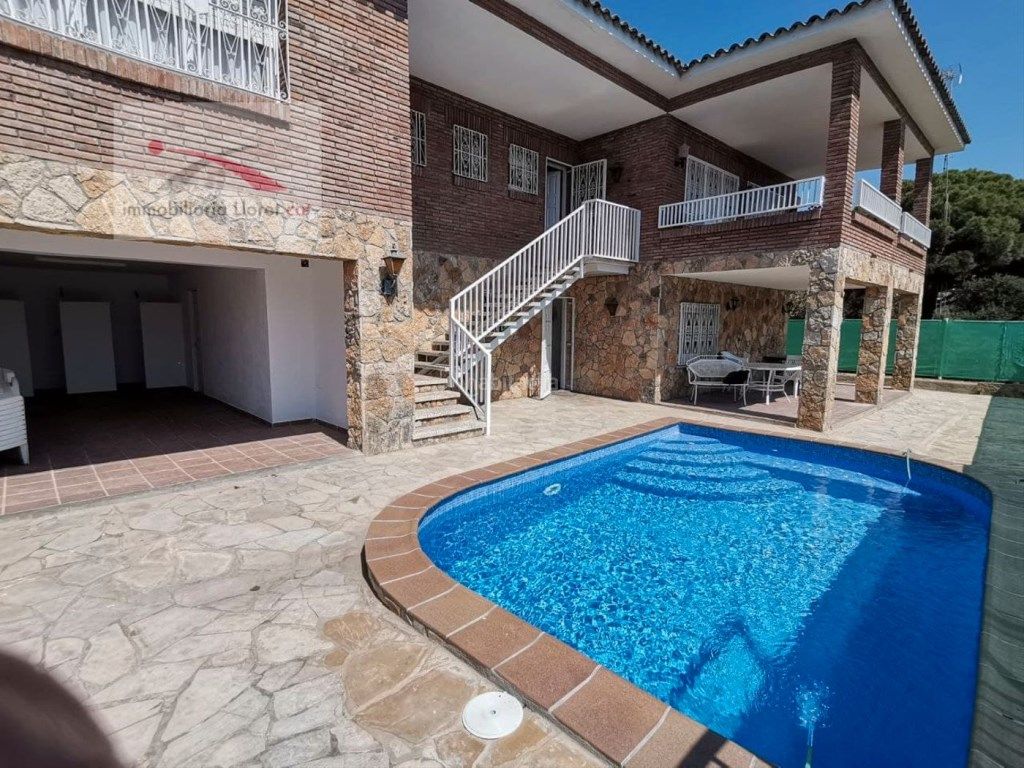Piscina de Casa o xalet en venda en Lloret de Mar amb Aire condicionat, Jardí privat i Moblat