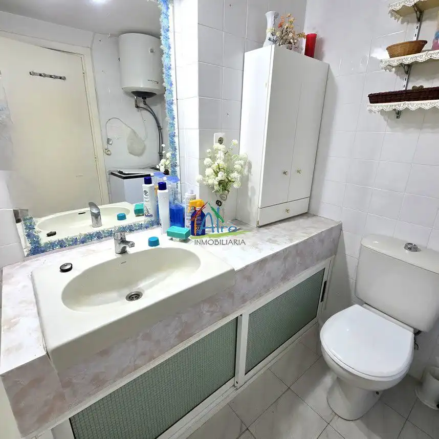 Badezimmer von Wohnung zum Verkauf in Almonte mit Klimaanlage, Terrasse und Abstellraum
