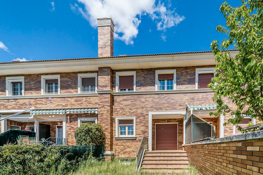 Exterior view of Single-family semi-detached for sale in Grijota