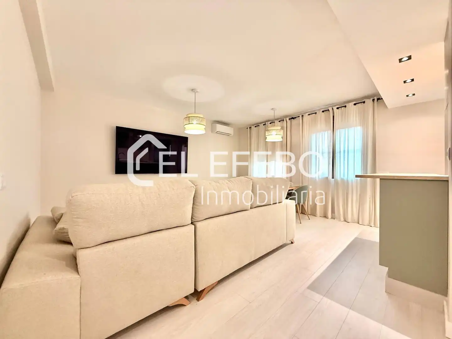 Sala d'estar de Dúplex en venda en Antequera amb Aire condicionat, Calefacció i Parquet