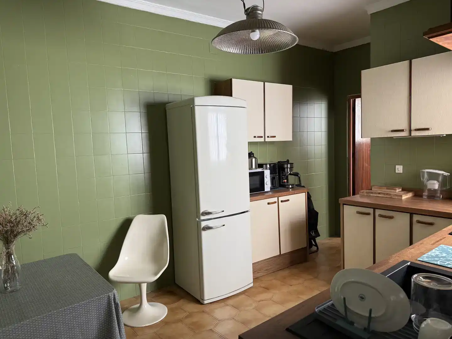 Küche von Einfamilien-Reihenhaus zum Verkauf in Olvera mit Klimaanlage und Balkon