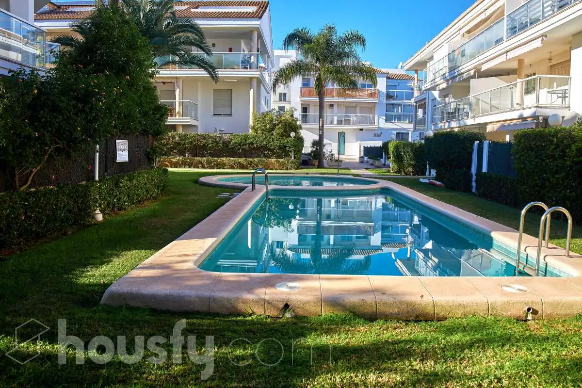 Vista exterior de Pis en venda en Jávea / Xàbia amb Aire condicionat, Terrassa i Piscina comunitària