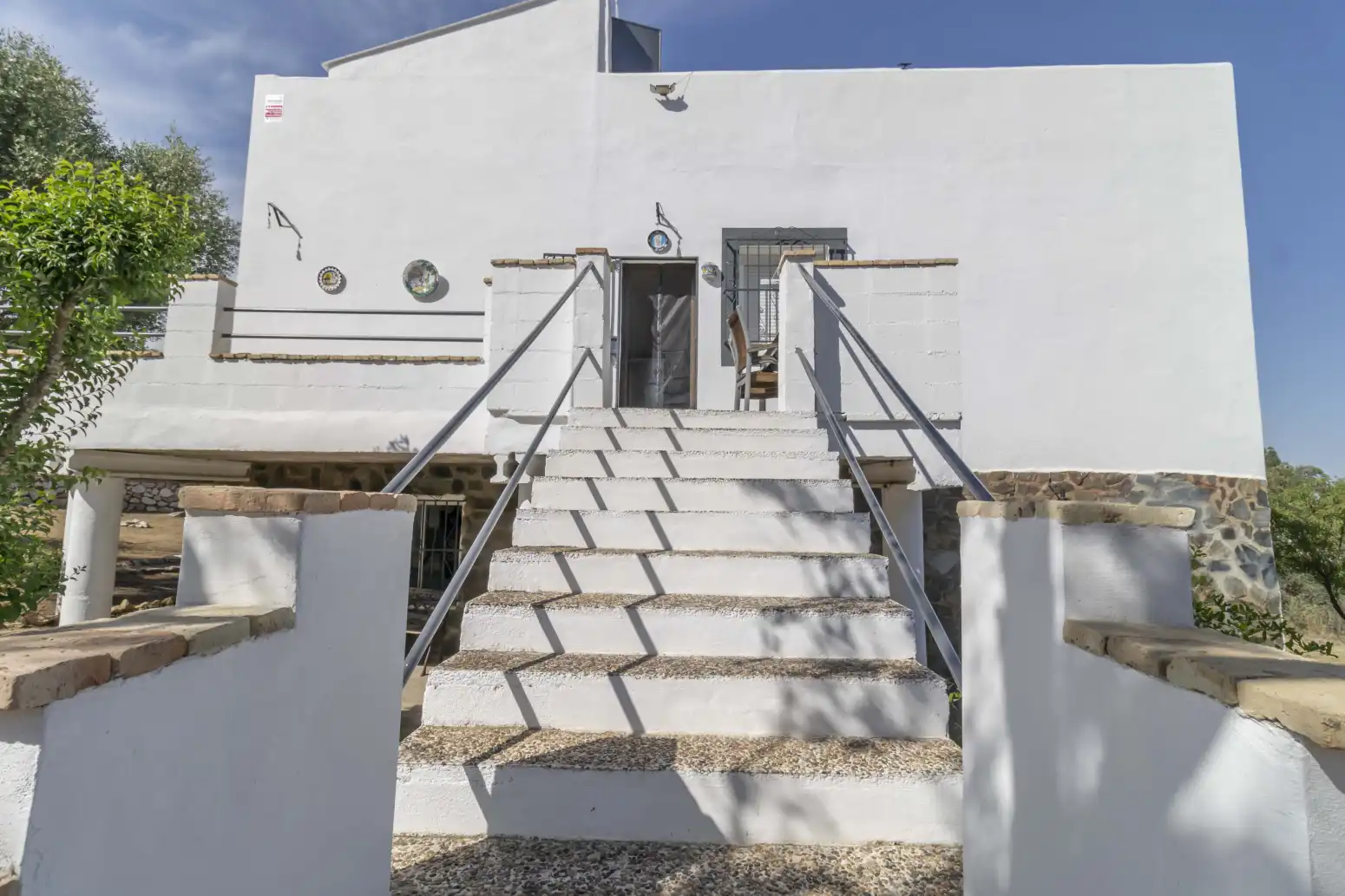 Vista exterior de Casa o chalet en venta en Guillena con Jardín privado, Terraza y Piscina