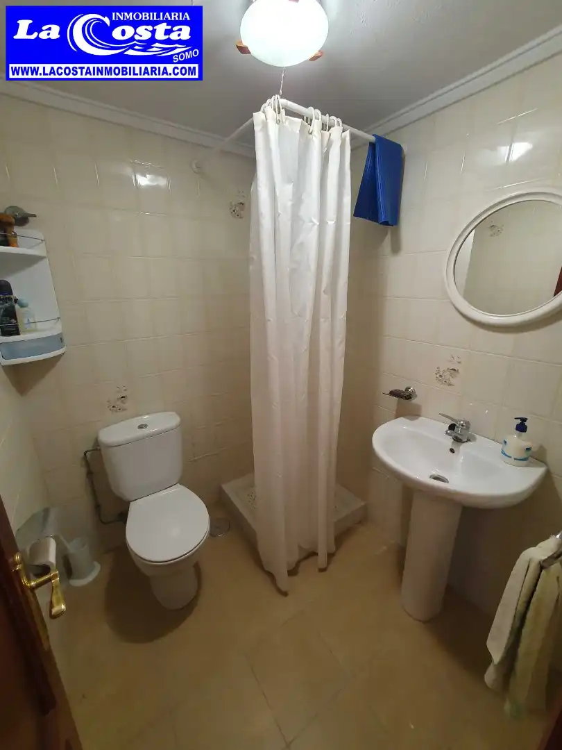 Baño de Casa adosada en venta en Marina de Cudeyo con Jardín privado y Lavadora