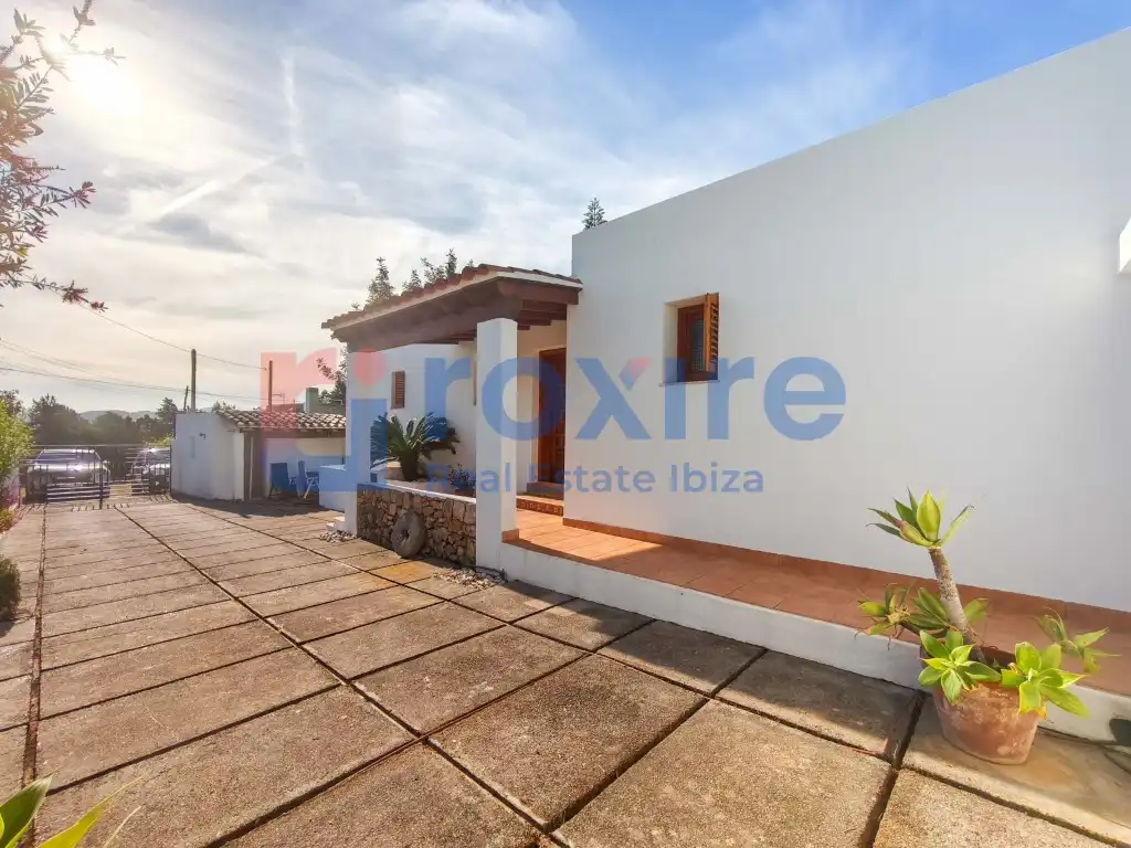 Vista exterior de Casa o chalet de alquiler en Sant Antoni de Portmany con Jardín privado, Terraza y Piscina