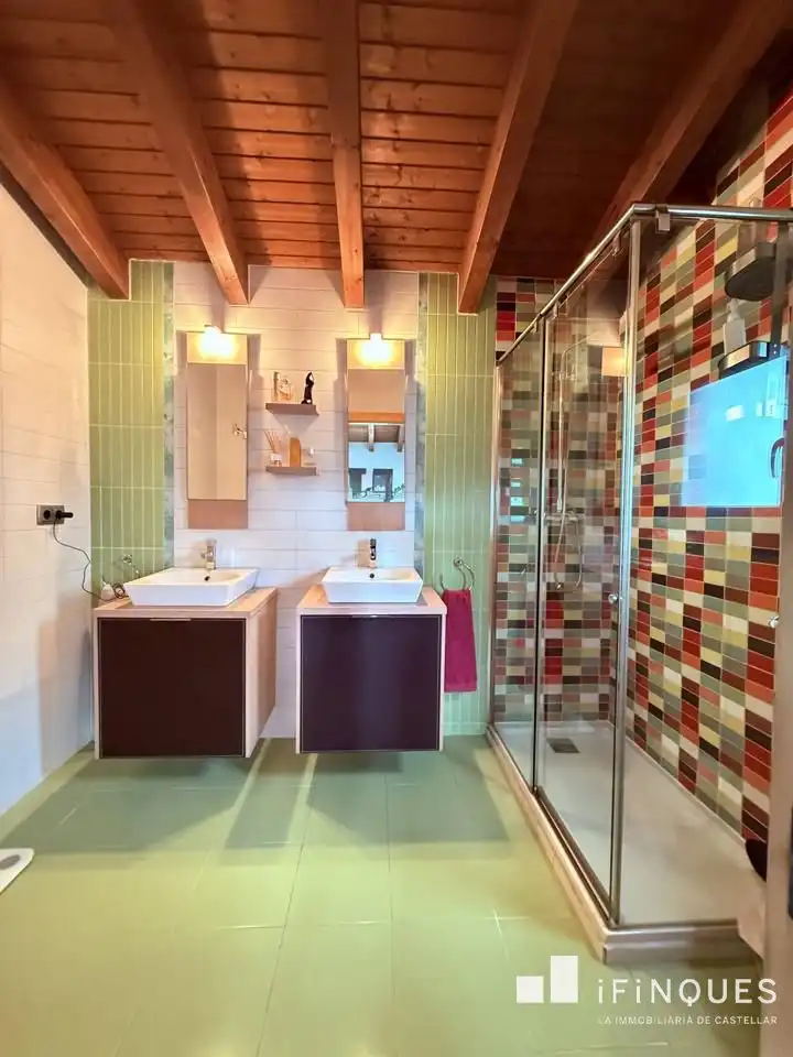 Bathroom of Houses for sale in Castellar del Vallès  with Air Conditioner, Heating and Private garden