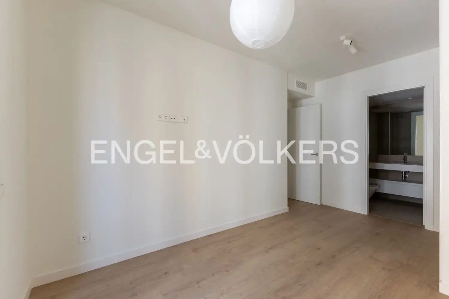 Habitación de Piso de alquiler en Valencia con Aire acondicionado, Calefacción y Jardín privado