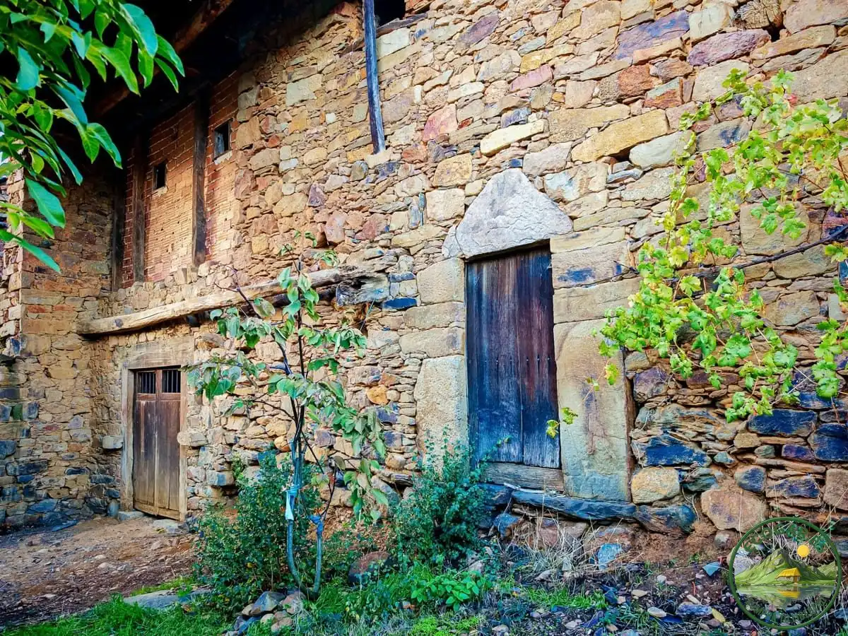 Vista exterior de Casa adosada en venda en Toreno
