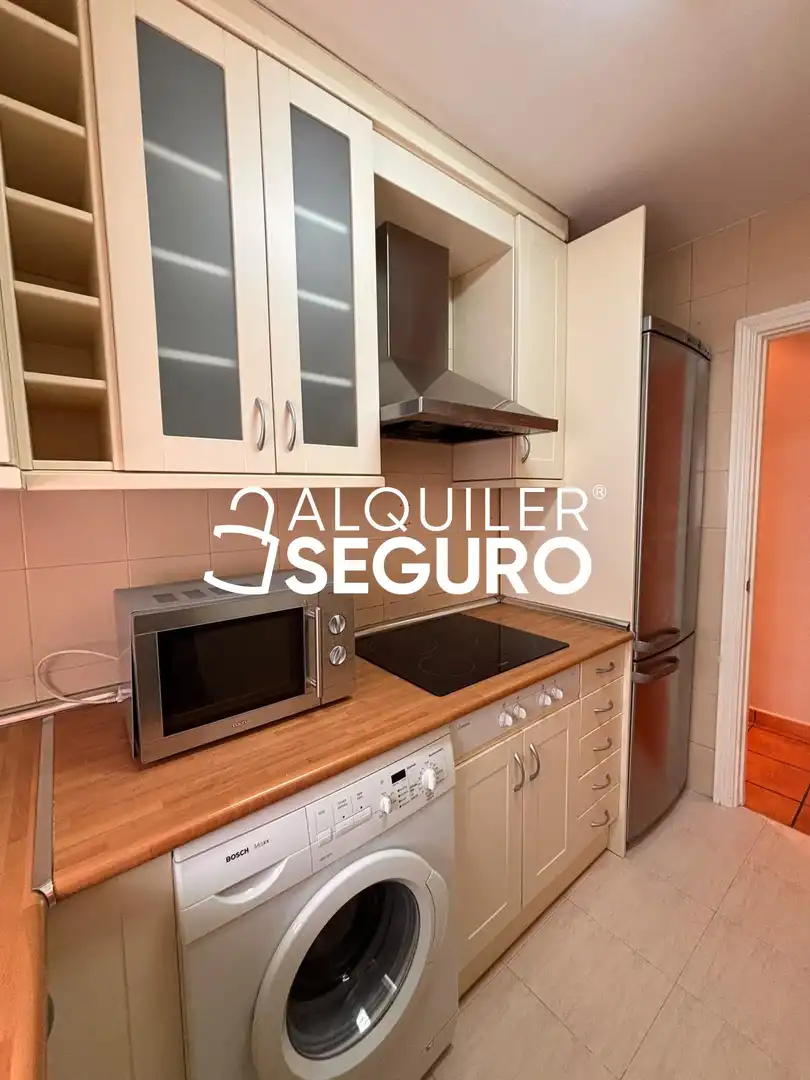 Kitchen of Flat for rent in Madrid  with Air Conditioner and Heating