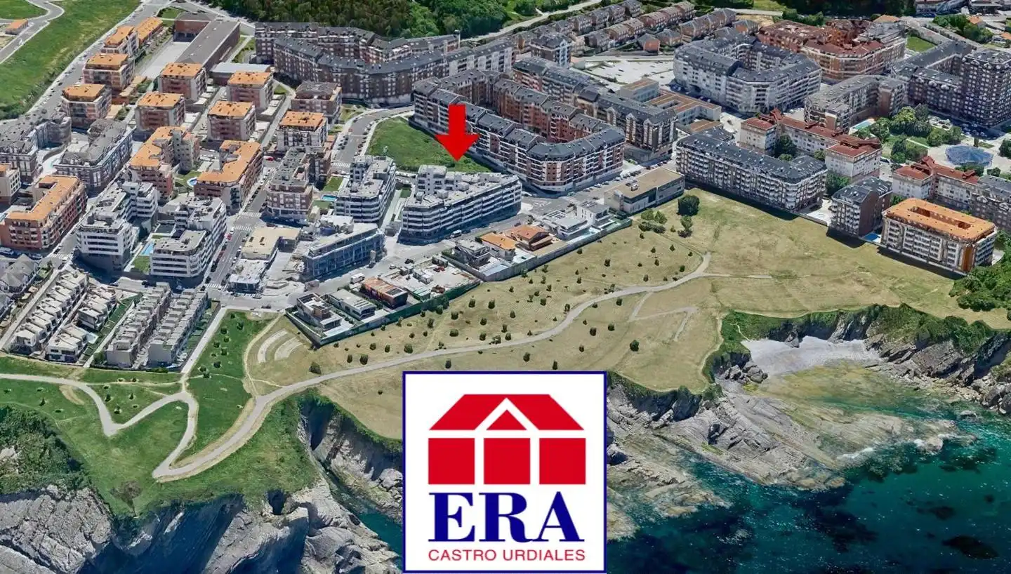 Vista exterior de Planta baixa en venda en Castro-Urdiales amb Terrassa, Traster i Piscina comunitària