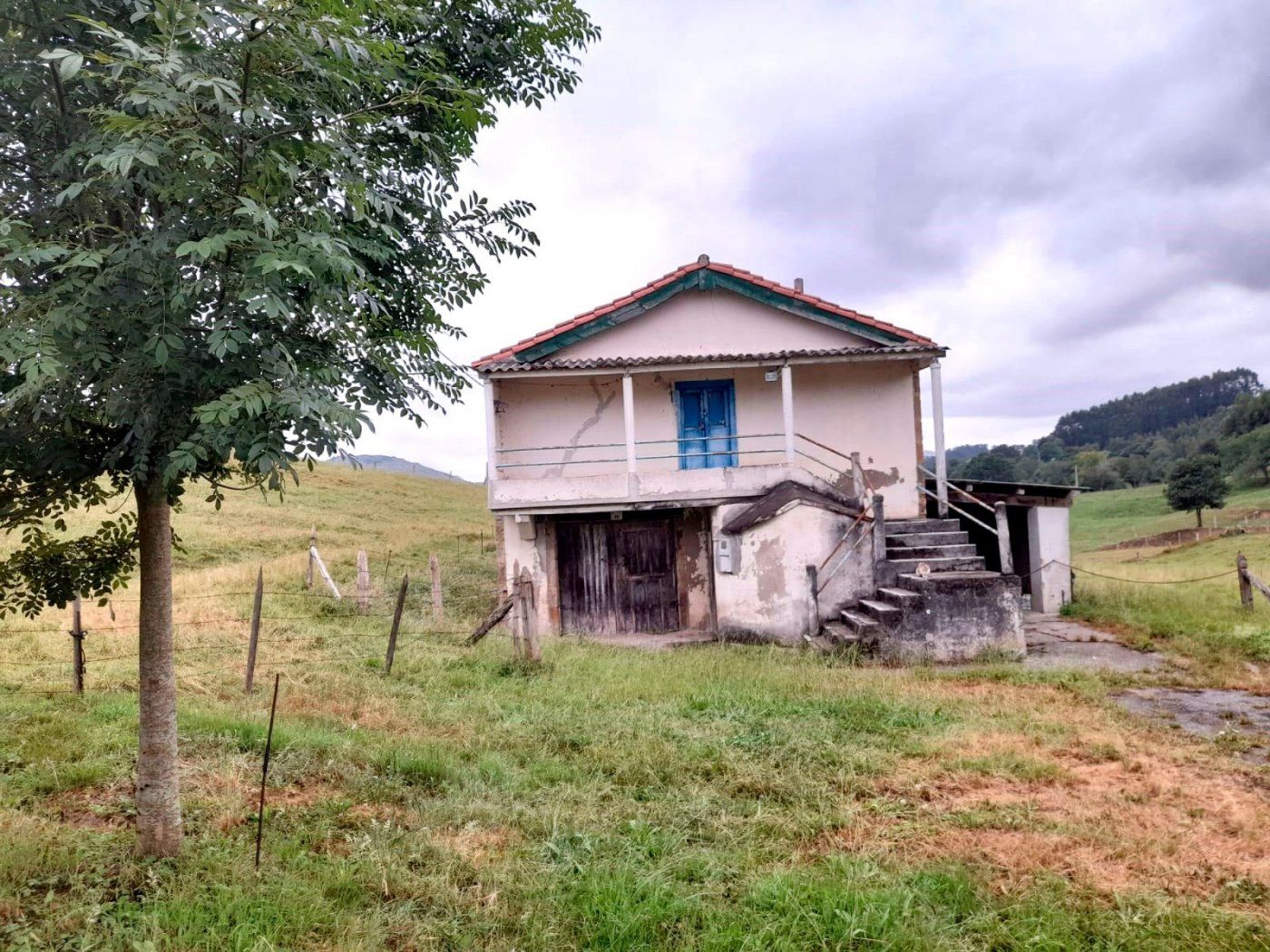 Außenansicht von Country house zum verkauf in Riotuerto mit Privatgarten, Abstellraum und Balkon