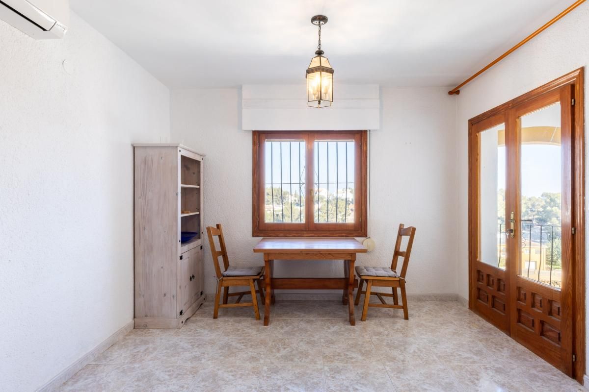 Comedor de Casa o chalet en venta en Oliva con Aire acondicionado, Calefacción y Jardín privado