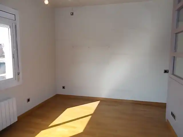 Dormitori de Pis en venda en Badalona amb Calefacció, Parquet i Forn