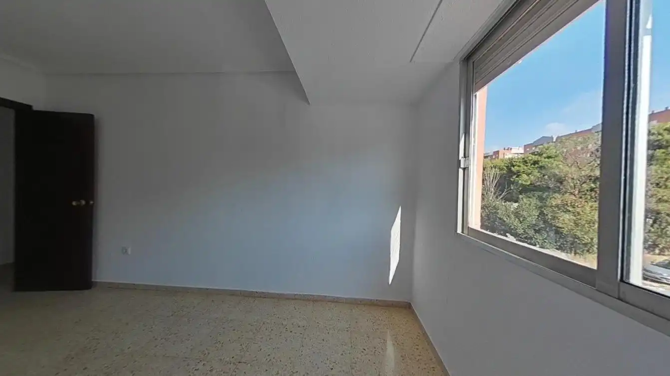 Bedroom of Flat for sale in Valencia