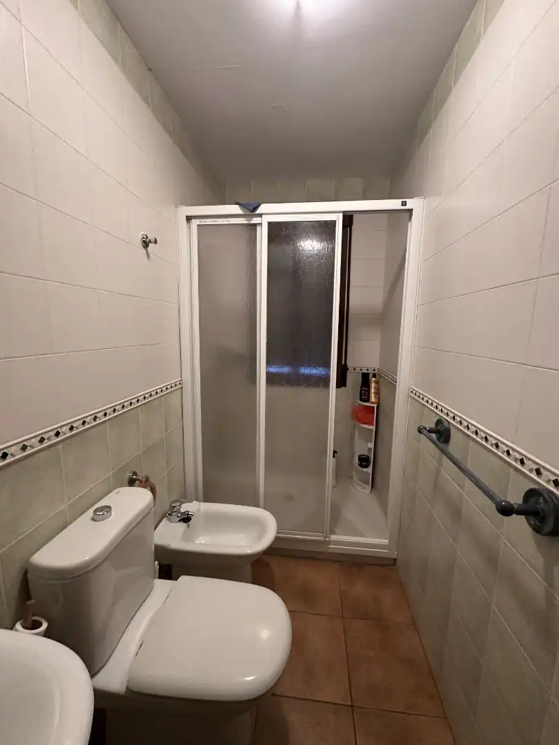Bany de Pis en venda en La Iruela amb Aire condicionat, Traster i Piscina comunitària