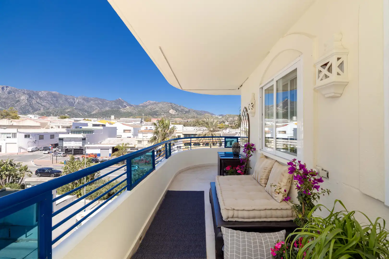 Außenansicht von Wohnung zum Verkauf in Marbella mit Klimaanlage, Heizung und Terrasse