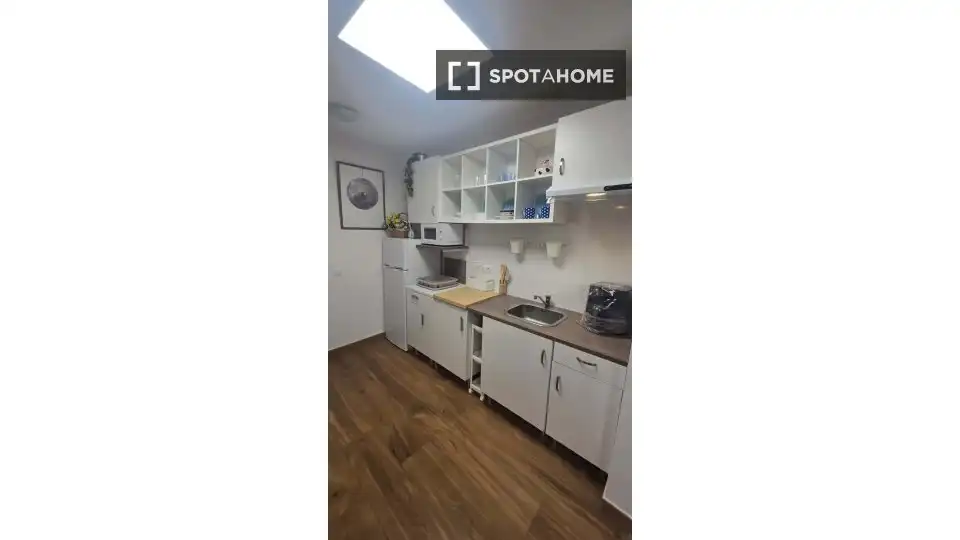 Küche von Wohnung zur untervermieten in Málaga mit Klimaanlage, Terrasse und Möbliert