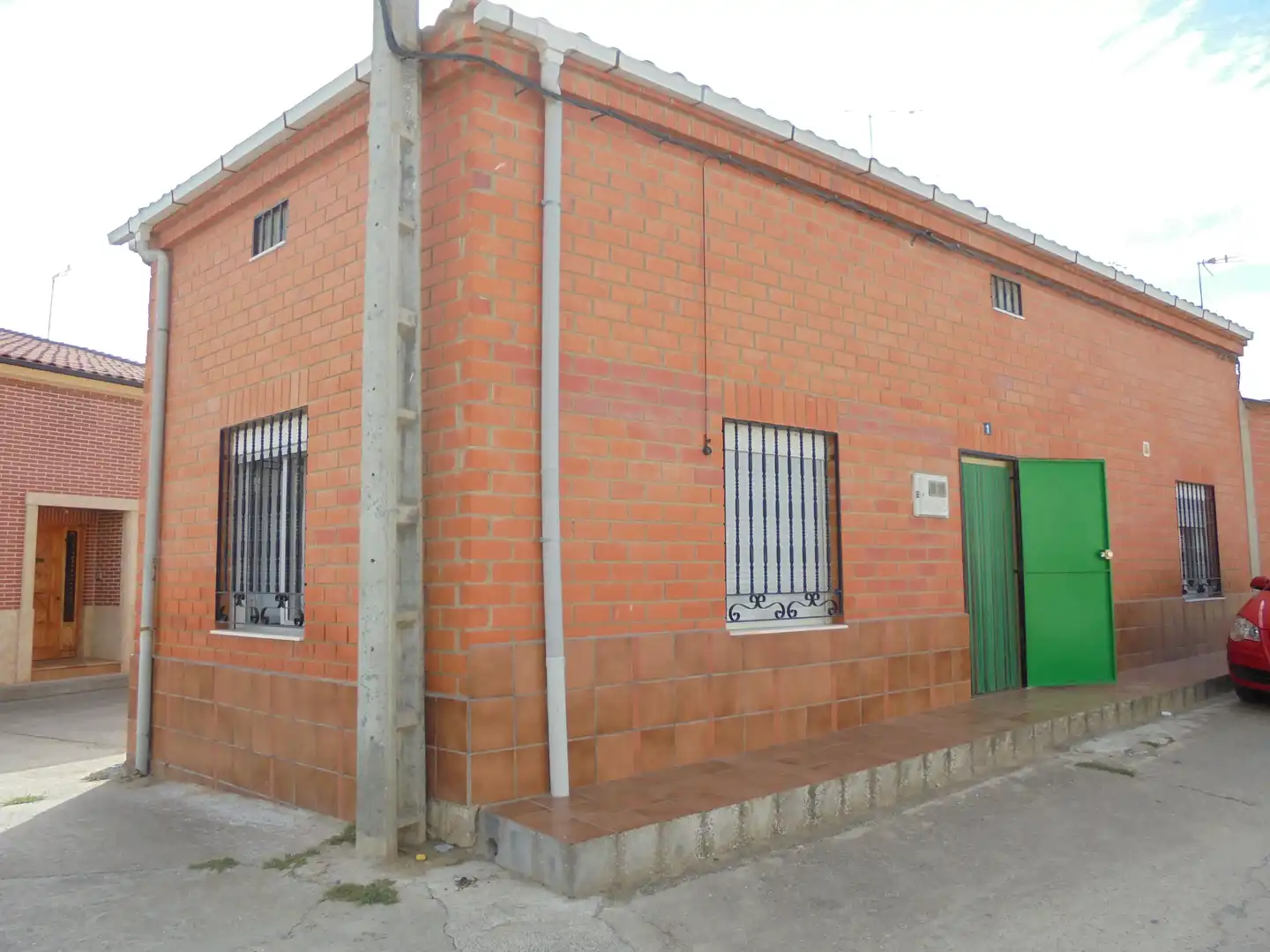 Vista exterior de Casa adosada en venda en La Bóveda de Toro  amb Calefacció, Moblat i Forn