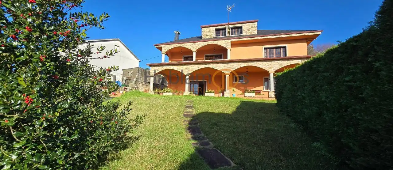 Jardí de Casa o xalet en venda en Vilagarcía de Arousa amb Calefacció, Jardí privat i Terrassa