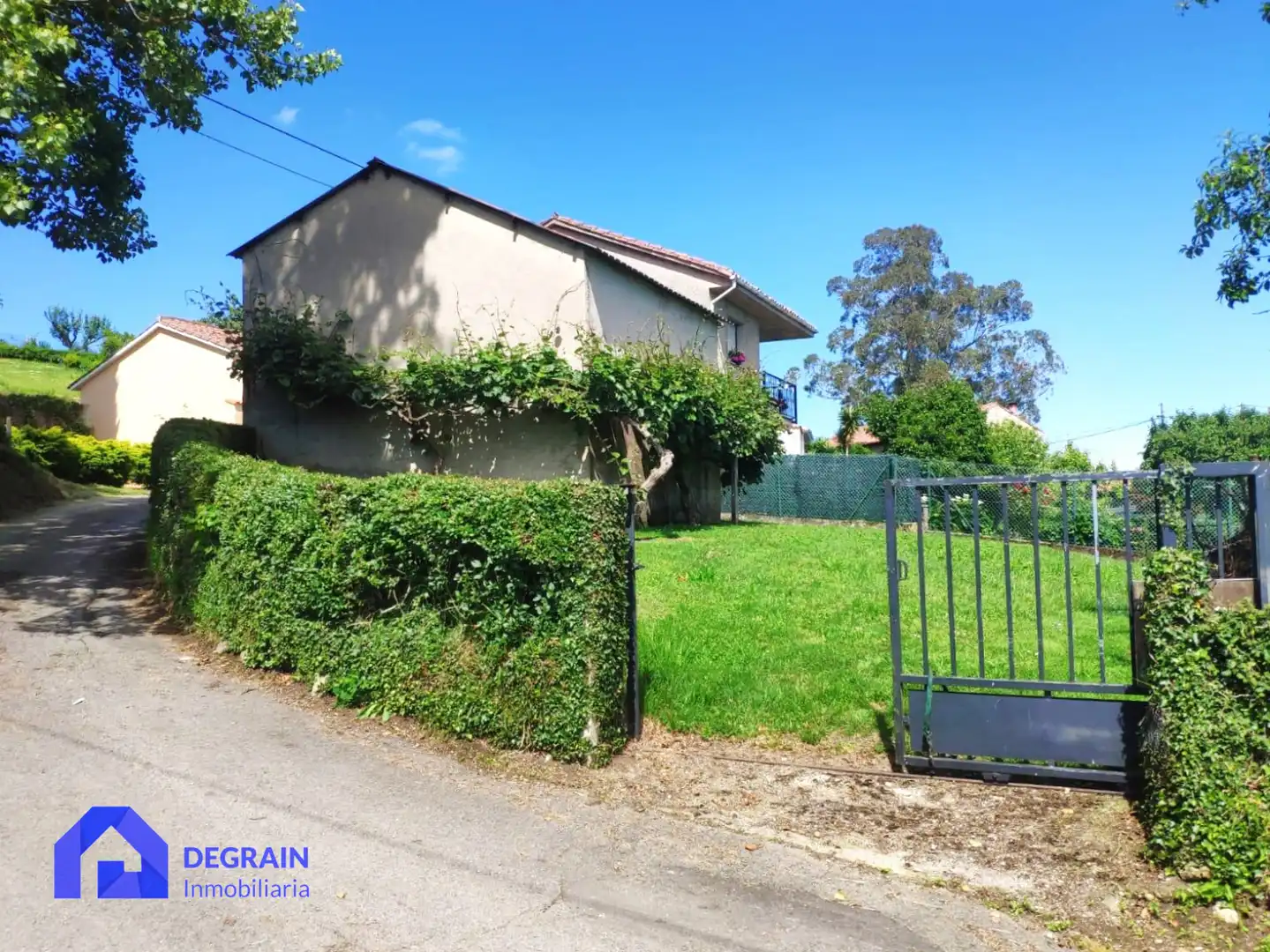 Vista exterior de Casa o xalet en venda en Siero amb Jardí privat i Traster