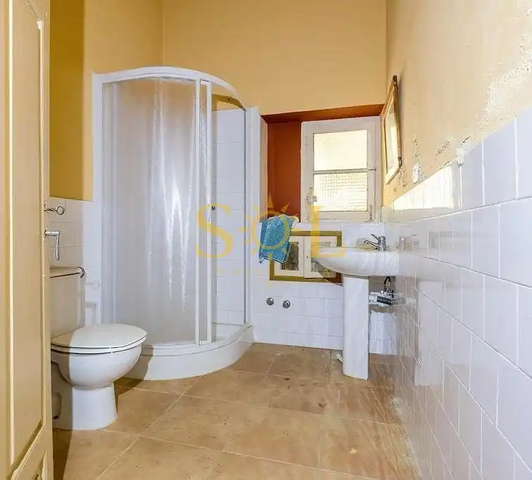 Baño de Local en venta en Gordoncillo con Parquet