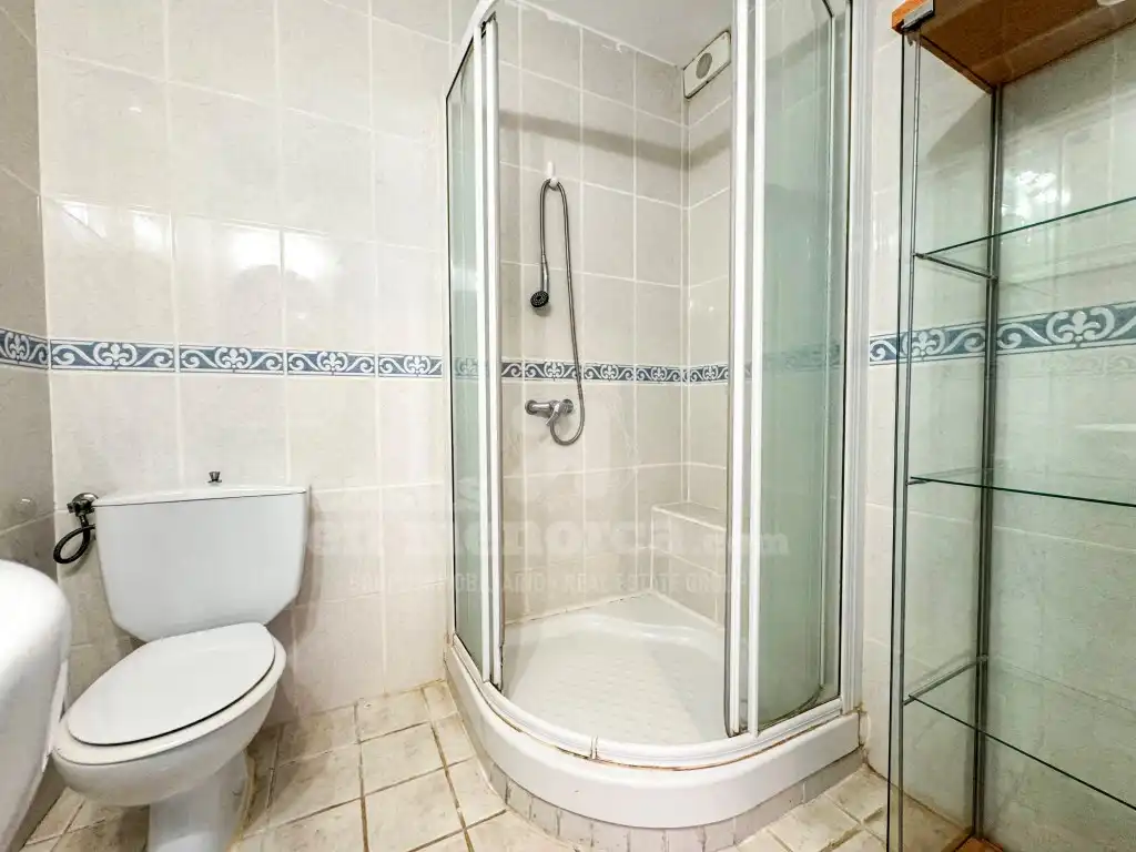 Baño de Apartamento en venta en Es Castell con Jardín privado, Terraza y Piscina