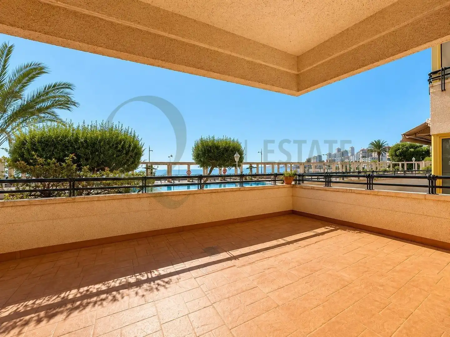 Terrasse von Wohnung zur Miete in El Campello mit Heizung, Privatgarten und Terrasse