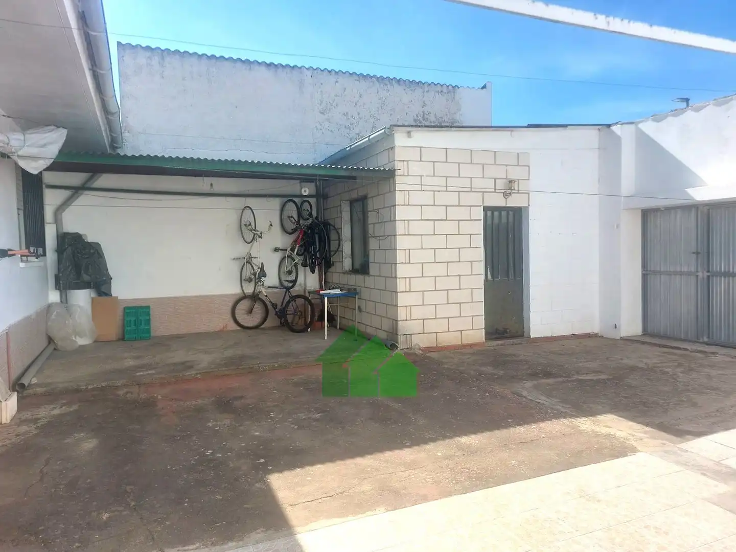 Parkplatz von Haus oder Chalet zum Verkauf in Guadiana mit Klimaanlage, Abstellraum und Fernseher