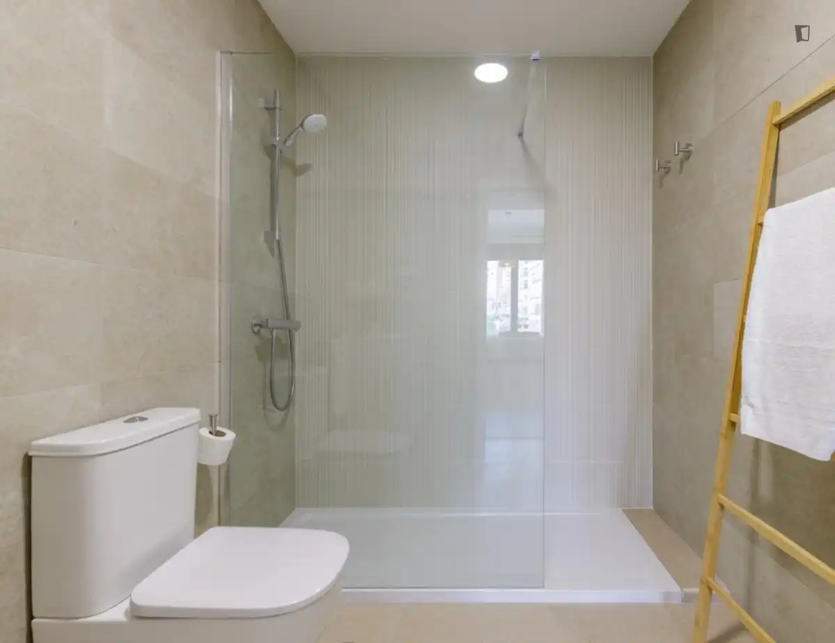 Bathroom of Apartments for rent in Málaga  with Air Conditioner, Furnished and Oven
