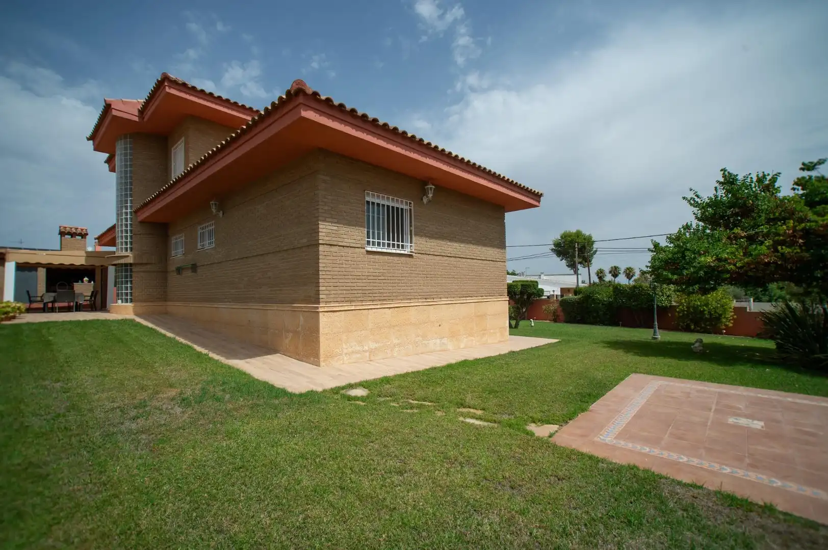 Vista exterior de Casa o xalet en venda en Chiva amb Aire condicionat, Calefacció i Terrassa