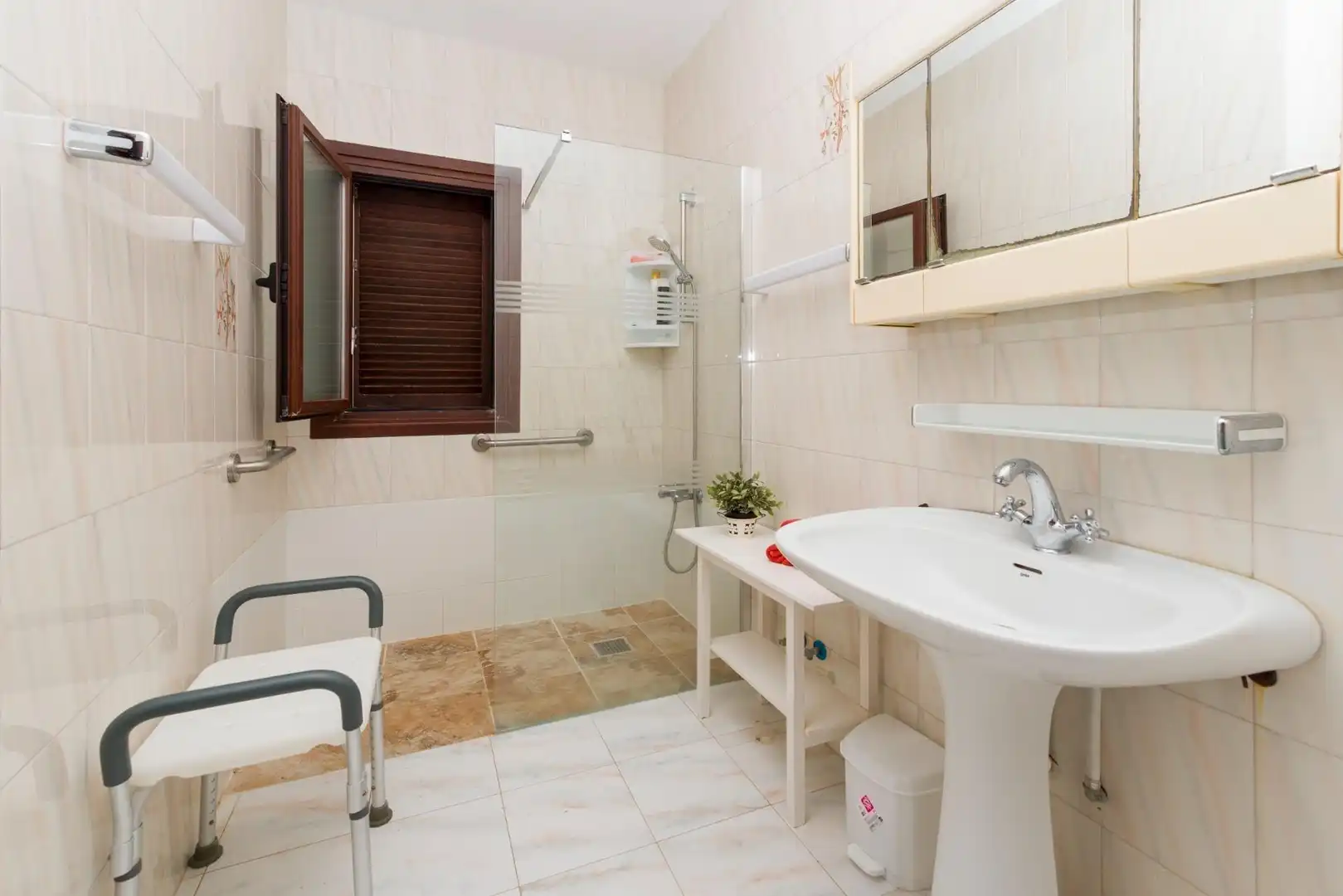 Bany de Casa o xalet en venda en Benicasim / Benicàssim amb Jardí privat, Terrassa i Traster