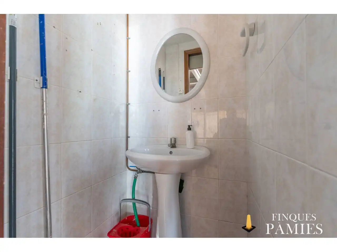 Baño de Local en venta en Les Borges del Camp con Aire acondicionado y Alarma
