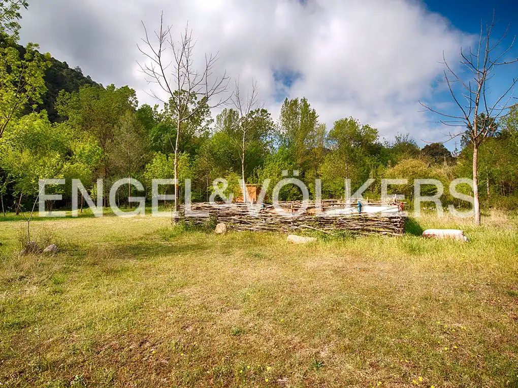 Finca rústica en venda en Sant Llorenç de la Muga amb Calefacció i Traster