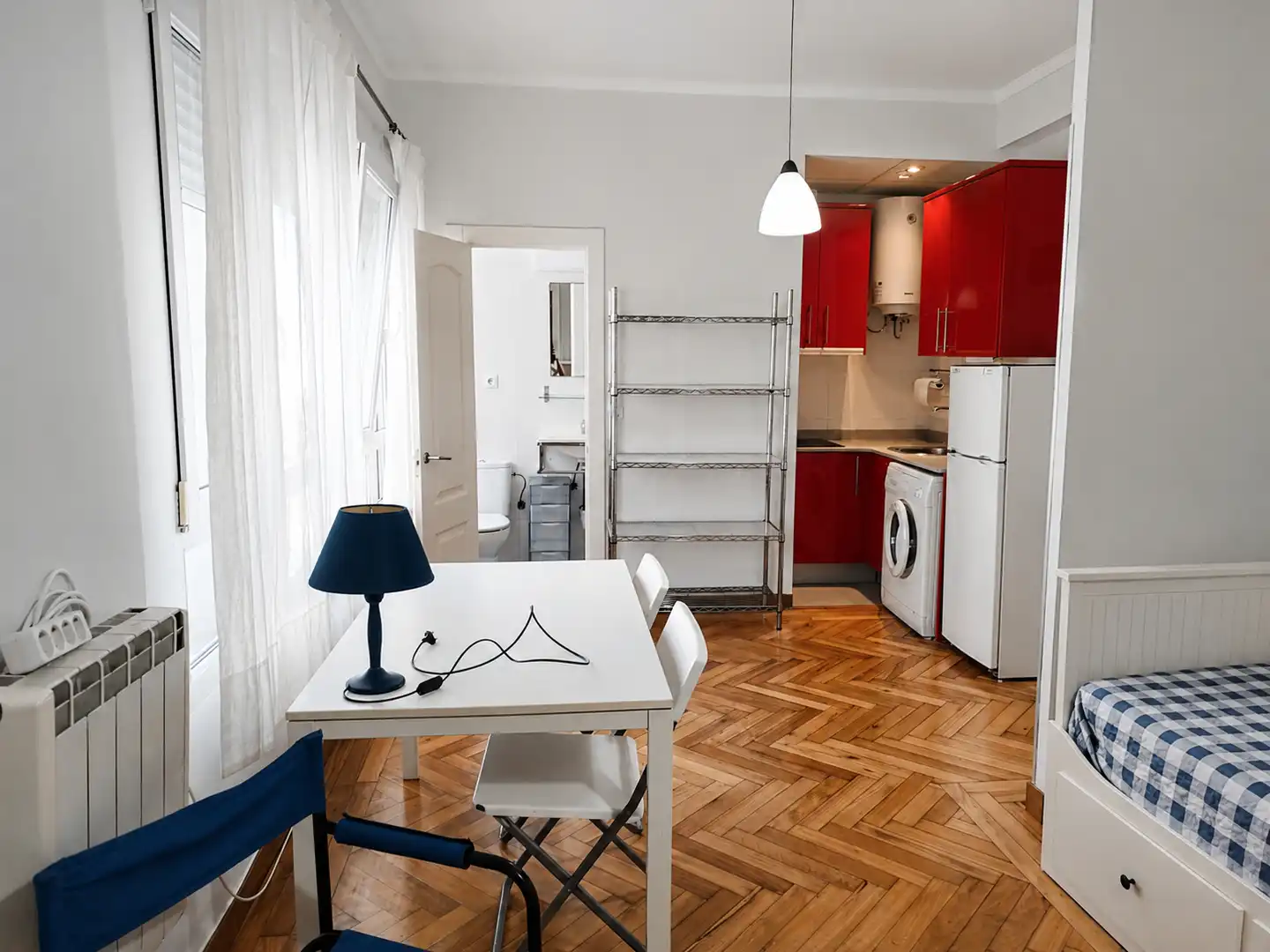 Cocina de Estudio de alquiler en Santander con Calefacción y Amueblado