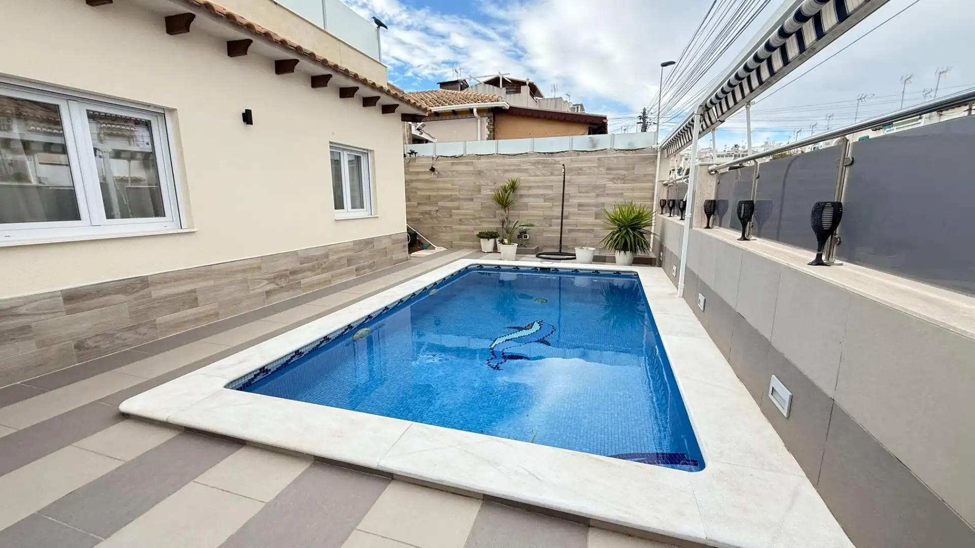 Villa mit Pool zum Verkauf in Avenida Laguna Azul, imagen 4